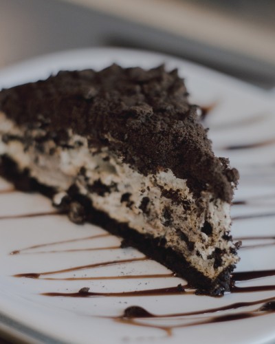 Tarta de Oreo | TARTAS | Descubre el paraíso de los amantes del chocolate con nuestra Tarta de Oreo, una creación celestial q...