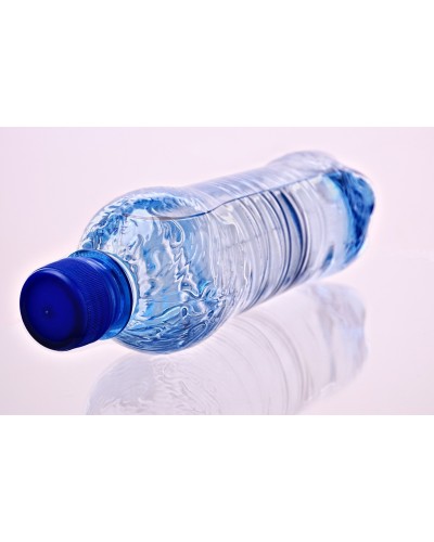 Botella de Agua Mineral Natural | REFRESCOS | Refresca tu día con la pureza inigualable de una Botella de Agua Mineral Natura...